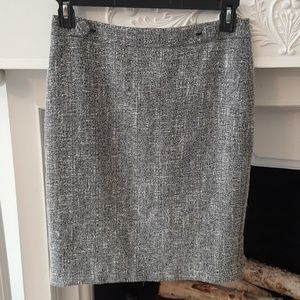 Ann Taylor B/W Tweed Pencil Skirt w/ Buttons Sz. 6